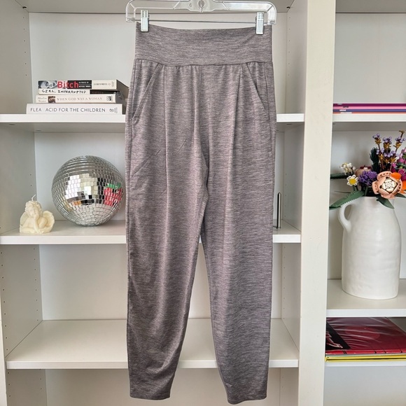 VUORI Lux Harem Jogger Pants Heather Grey - Picture 3 of 6